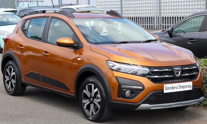 Dacia Sandero de troisième génération photographiée de trois quarts avant
