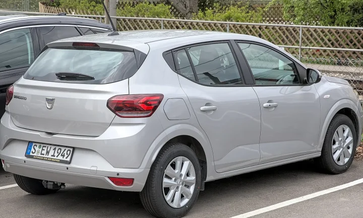 Photo réelle du modèle Dacia Sandero en extérieur