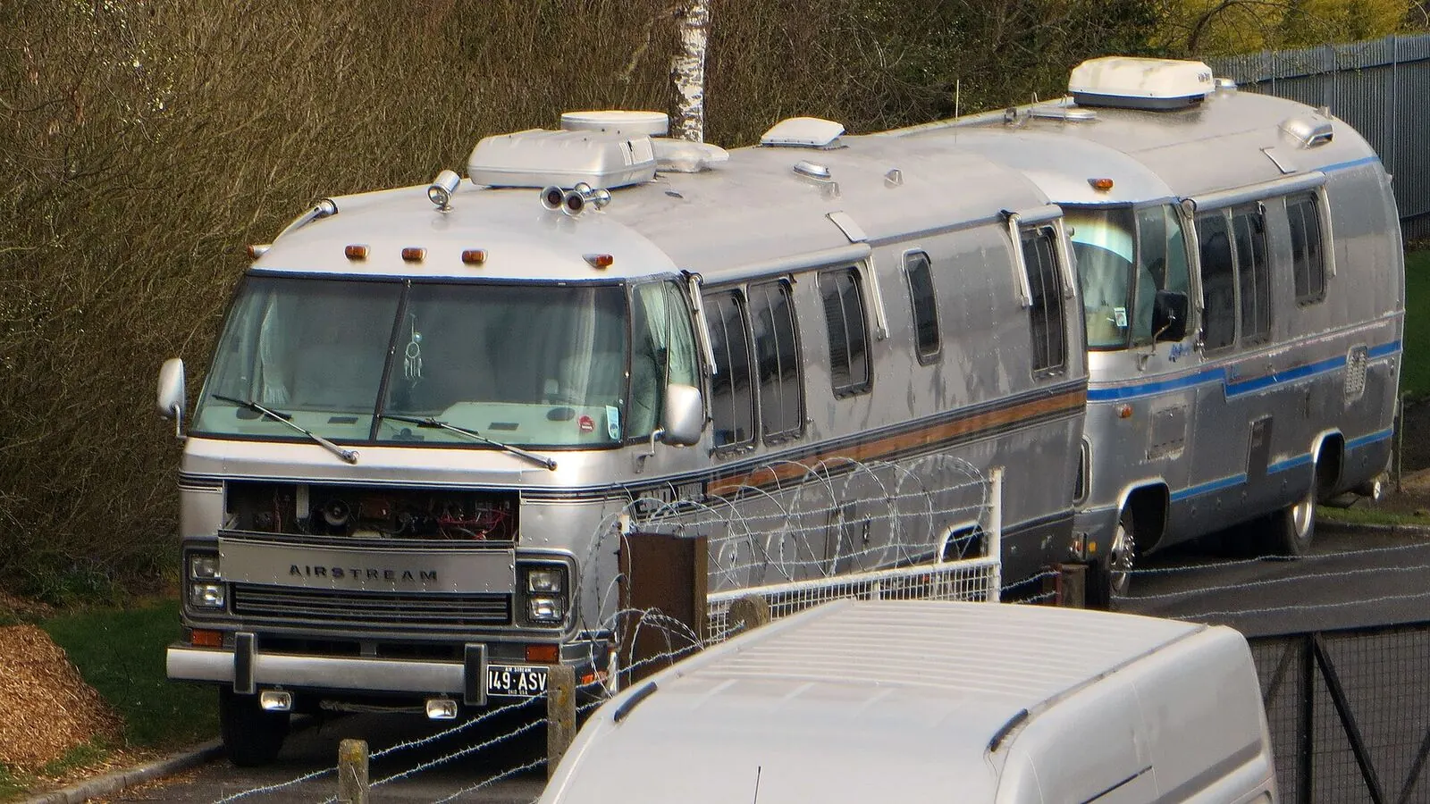 Camping-car réel photographié sur la route ou en stationnement pour « Comment déclarer un sinistre avec votre assurance camping-car en Belgique ? »