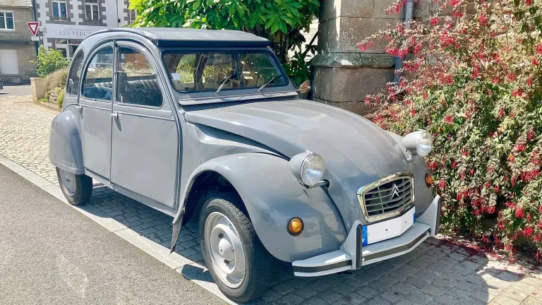 Voiture réelle photographiée en extérieur pour « La Décote des Voitures d’Occasion en Belgique : Quels Modèles Gardent leur Valeur ? »