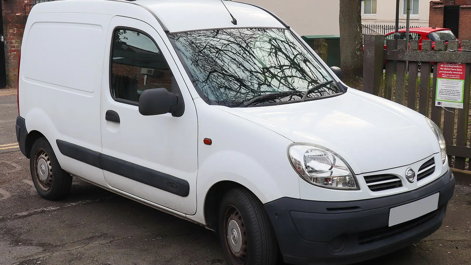 Voiture électrique réelle photographiée en extérieur pour « Déduction Fiscale des Voitures Électriques pour les Entreprises Belges »