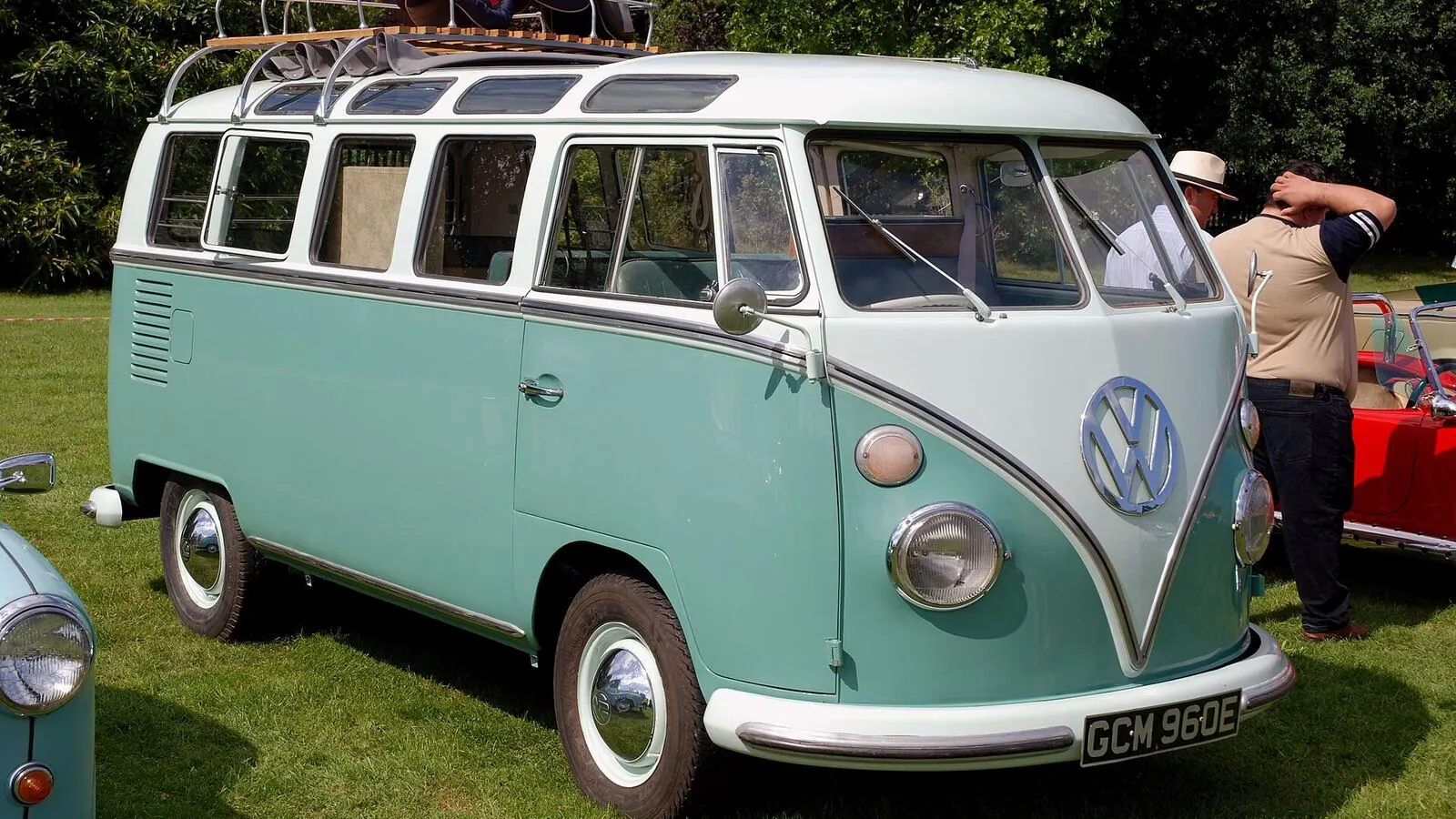 Camping-car réel photographié sur la route ou en stationnement pour « Diagnostiquer et Réparer les Problèmes d’Éclairage Extérieur du Camping-car »
