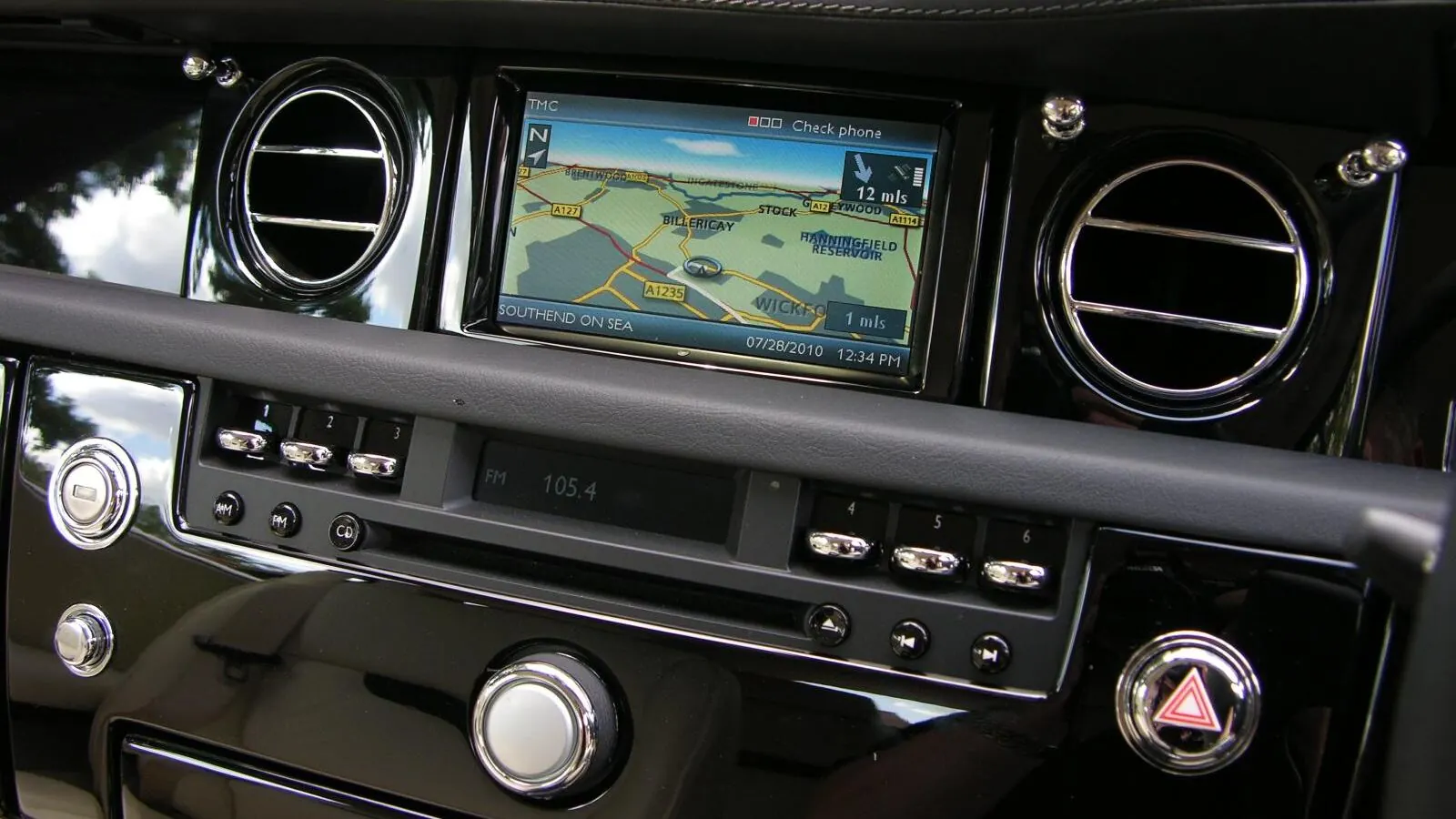 Voiture réelle photographiée en extérieur pour « La Distribution sur Voiture d’Occasion: Fréquence et Prix du Remplacement »