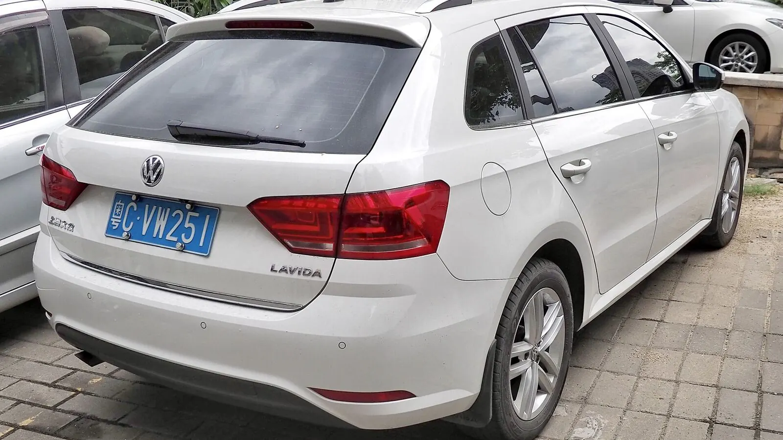 Voiture réelle photographiée en extérieur pour « Les documents essentiels à demander lors de l’achat d’une voiture d’occasion en Belgique »