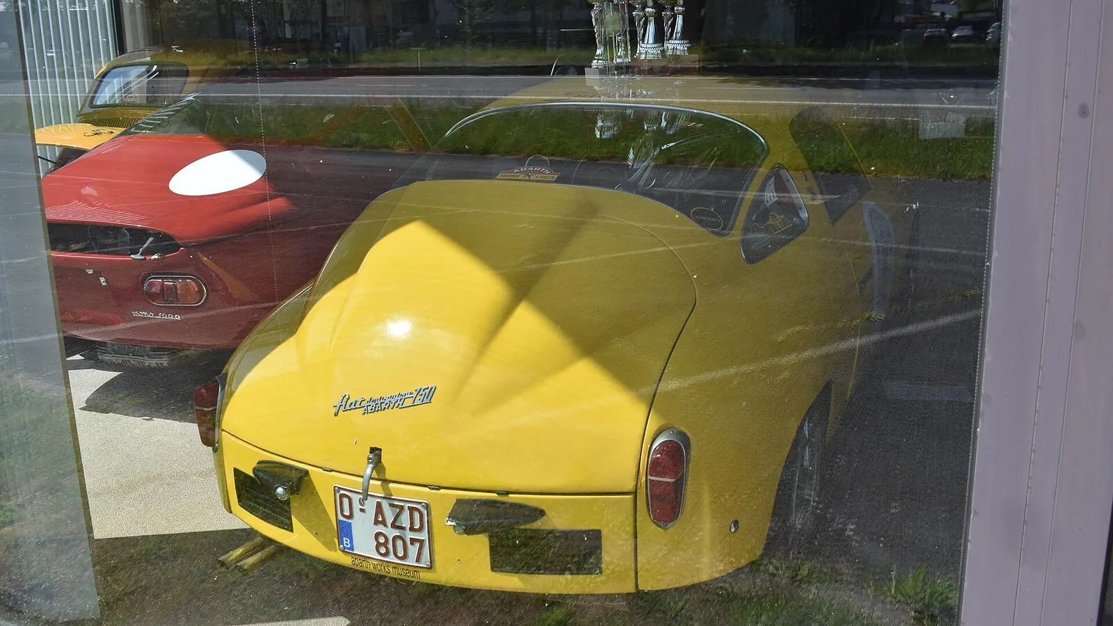 Voiture réelle photographiée dans un contexte de démarches automobiles pour « Les Documents Indispensables pour Vendre sa Voiture en Belgique »
