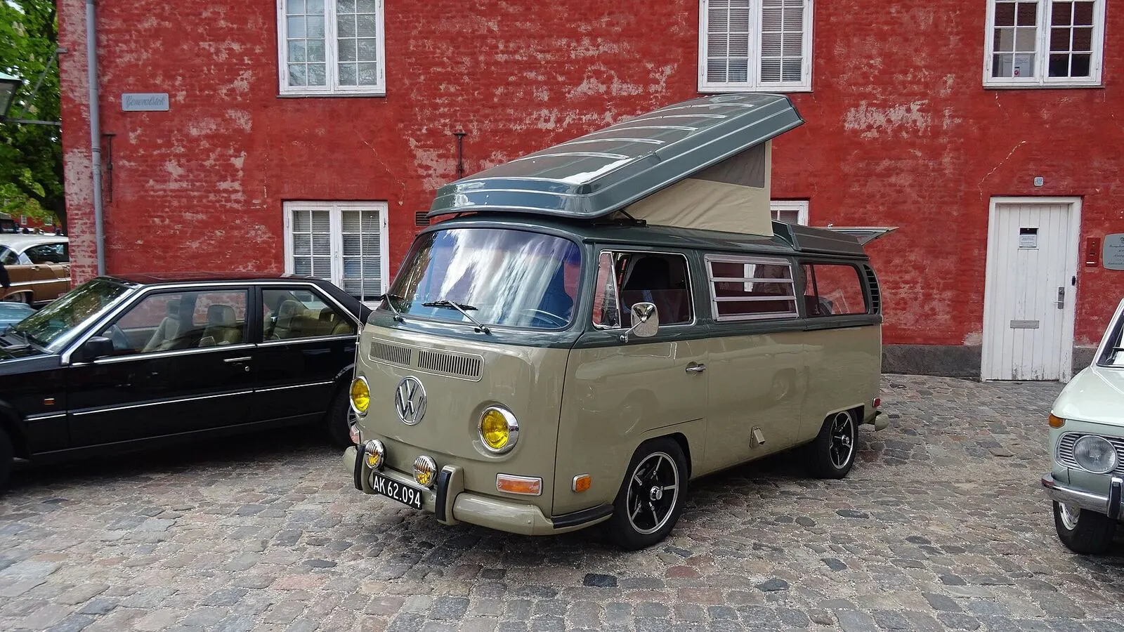 Camping-car réel photographié sur la route ou en stationnement pour « Obtenir un prêt camping-car en Belgique : Les documents nécessaires »