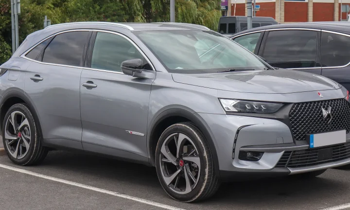 Photo réelle d’une DS Automobiles DS 7 illustrant le guide d’achat belge