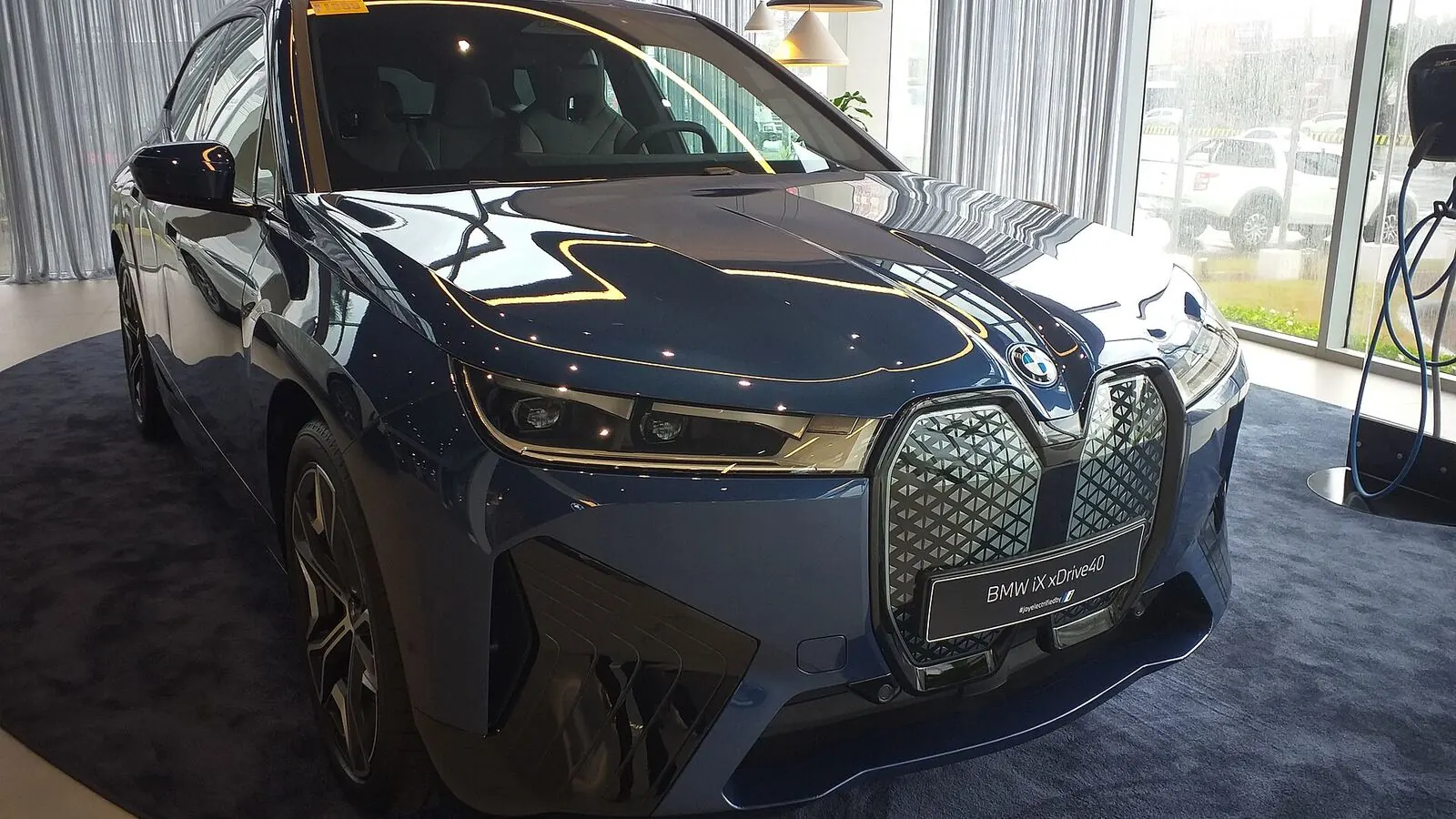 Voiture réelle photographiée dans un contexte de démarches automobiles pour « Obtenir un duplicata de carte grise (certificat d’immatriculation) en Belgique »