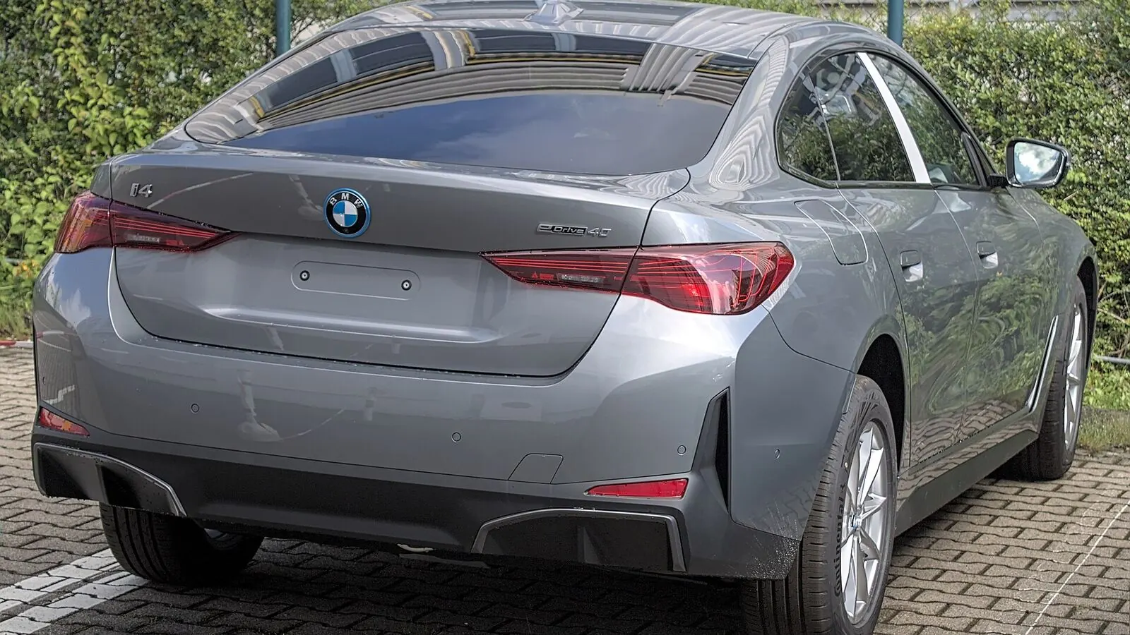 Voiture électrique réelle photographiée en extérieur pour « Durée de Vie Moyenne d’une Batterie de VE: Ce que les Propriétaires Belges Doivent Savoir »