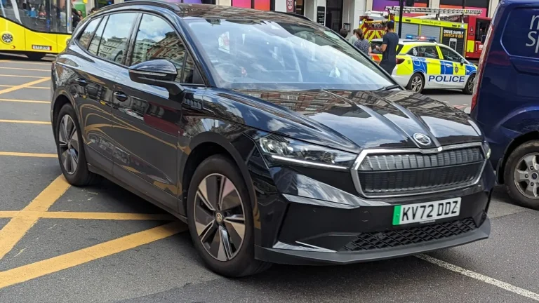 Voiture électrique réelle photographiée en extérieur pour « Durée de vie et garantie des batteries de voitures électriques en Belgique »