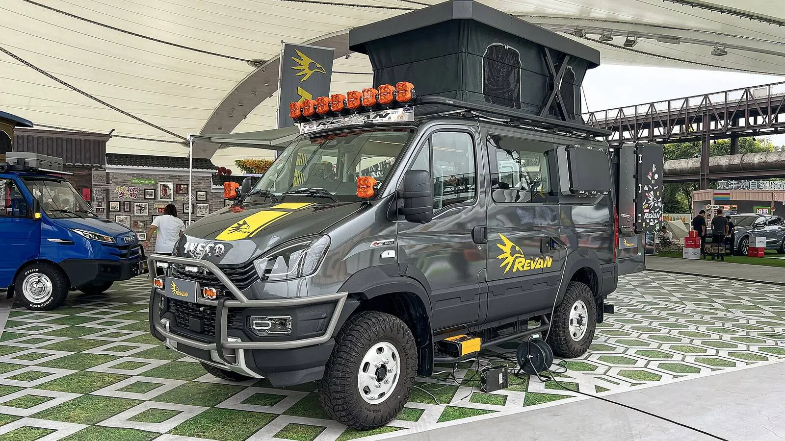 Camping-car réel photographié sur la route ou en stationnement pour « Échanger des Services entre Camping-caristes Belges : Le Covoiturage et l’Entraide »