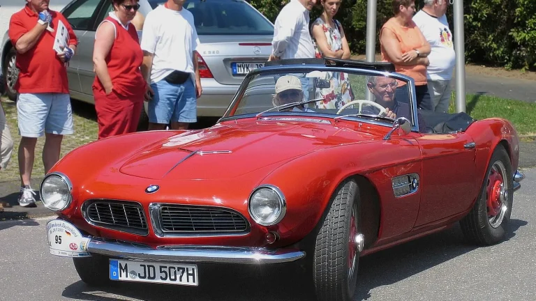 Voiture réelle photographiée en extérieur pour « Entretien Automobile en Belgique : Coûts, Réseau et Bonnes Pratiques »