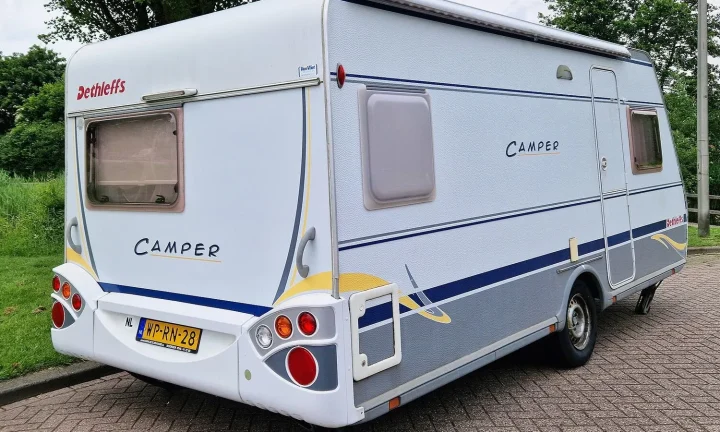 Camping-car réel photographié sur la route ou en stationnement pour « Entretien des Freins du Camping-car : Sécurité et Longévité »
