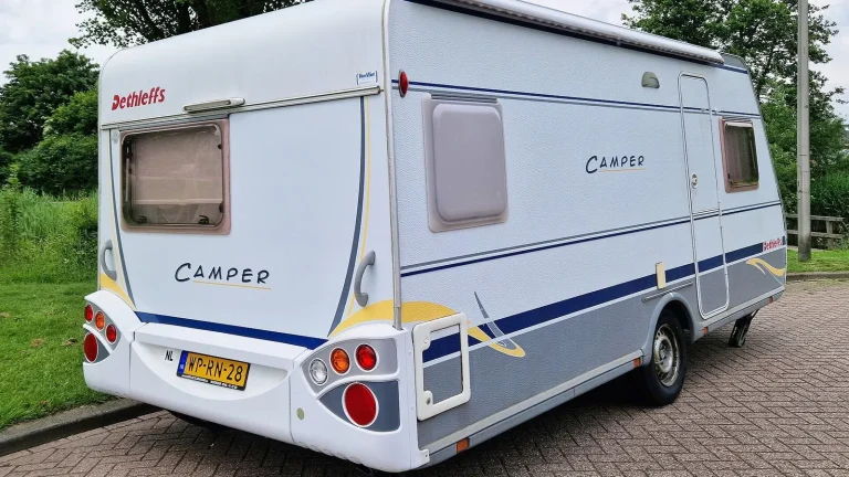Camping-car réel photographié sur la route ou en stationnement pour « Entretien des Freins du Camping-car : Sécurité et Longévité »
