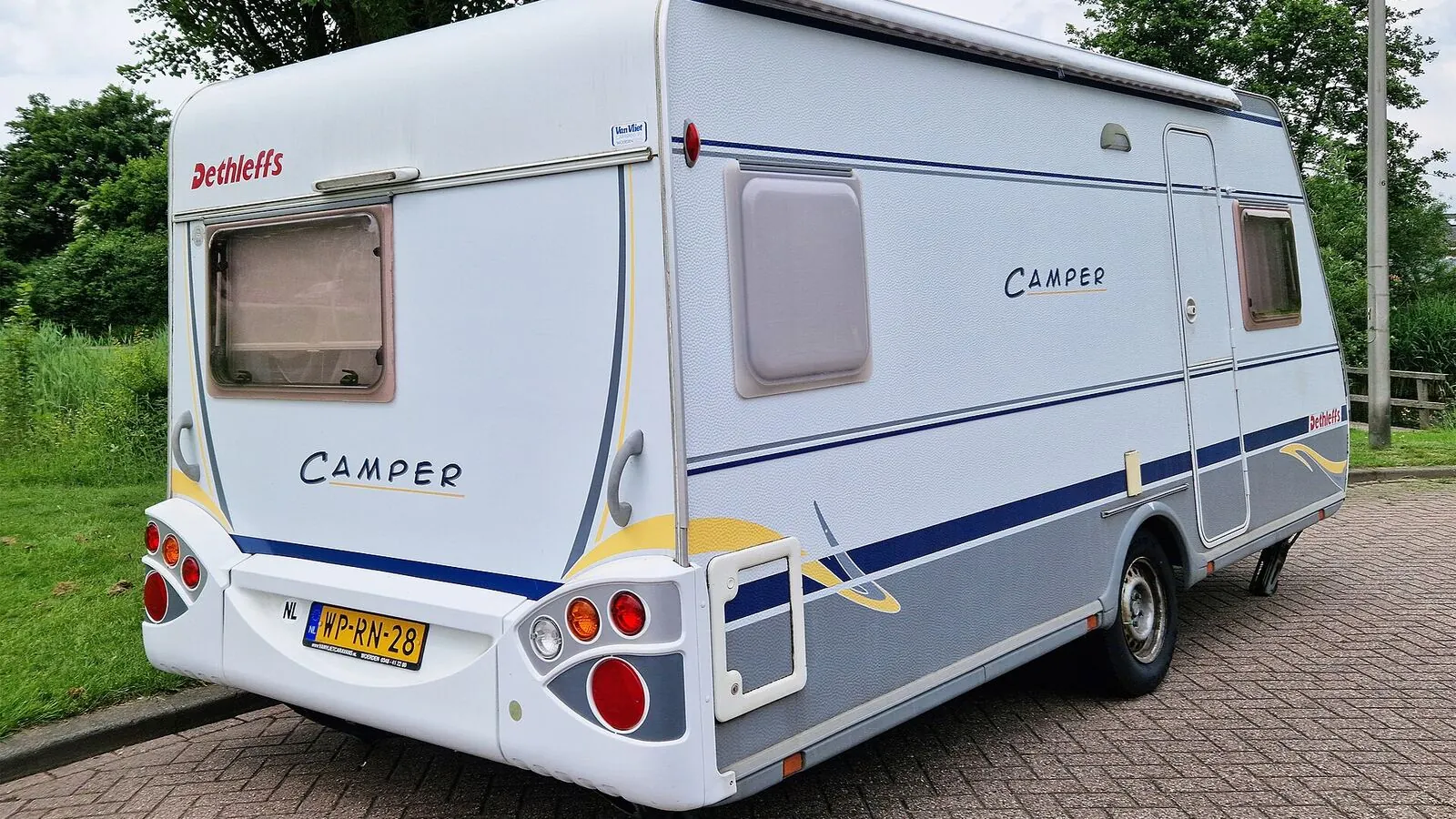 Camping-car réel photographié sur la route ou en stationnement pour « Entretien des Freins du Camping-car : Sécurité et Longévité »