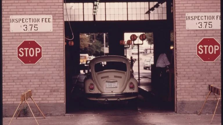 Voiture réelle photographiée dans un contexte d’entretien automobile pour « Entretien préventif voiture en Belgique : Économisez sur les réparations »