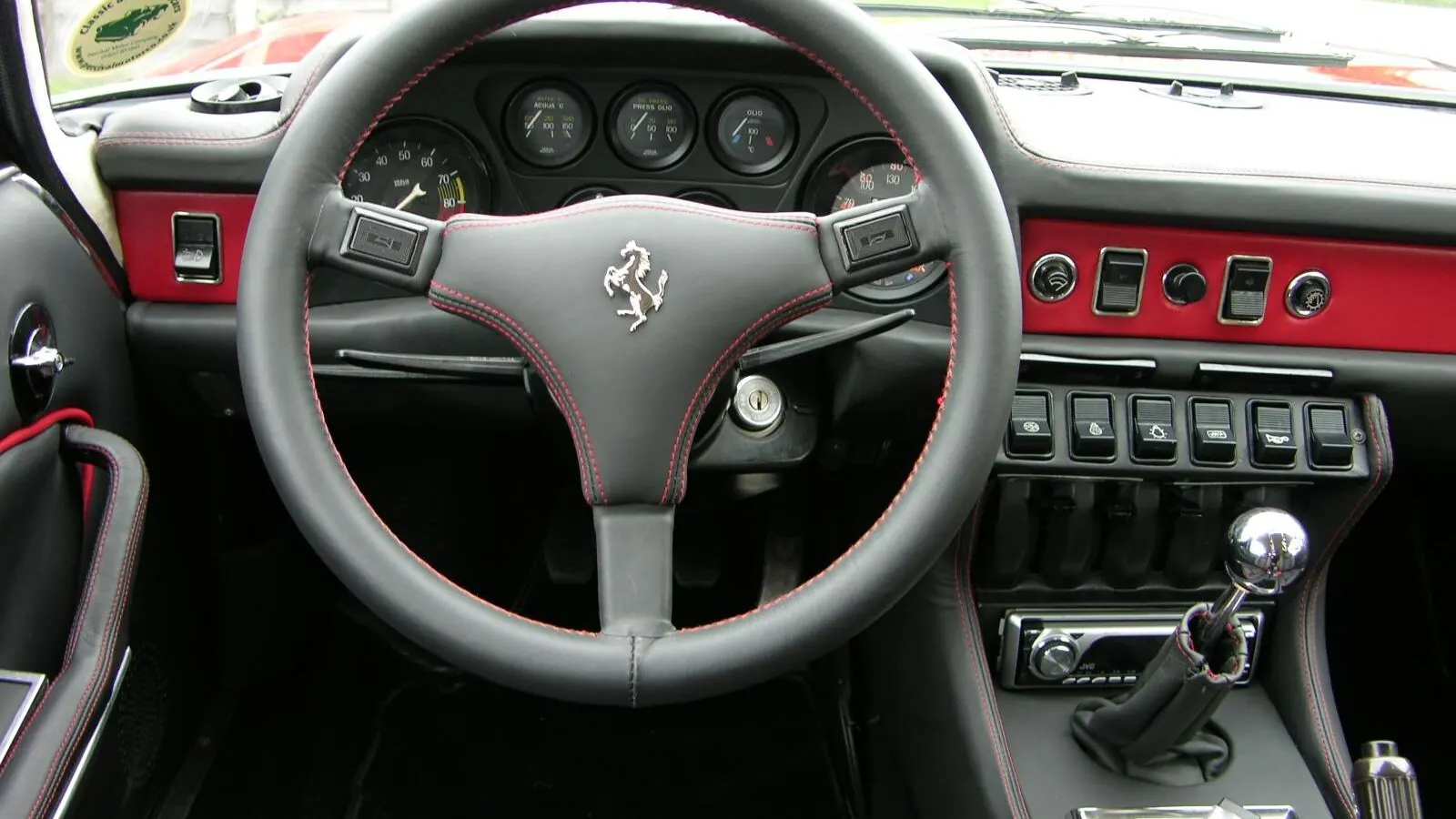 Voiture réelle photographiée en extérieur pour « Entretien et Coûts de Réparation pour Voitures d’Occasion »