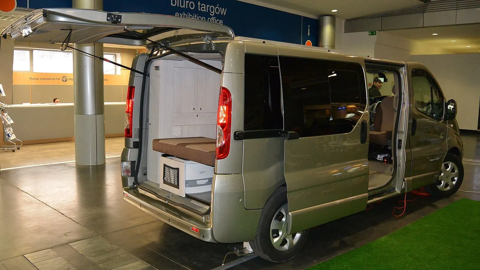 Camping-car réel photographié sur la route ou en stationnement pour « Les erreurs à éviter lors du financement de votre camping-car en Belgique »
