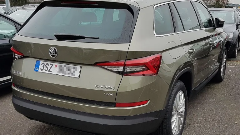 Voiture réelle photographiée en extérieur pour « Comment Estimer le Juste Prix de votre Voiture d’Occasion en Belgique? »