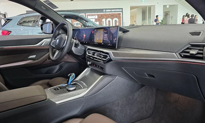 Voiture électrique réelle photographiée en extérieur pour « Événements et Salons Auto VE en Belgique : Ne Manquez Rien en 2024 »