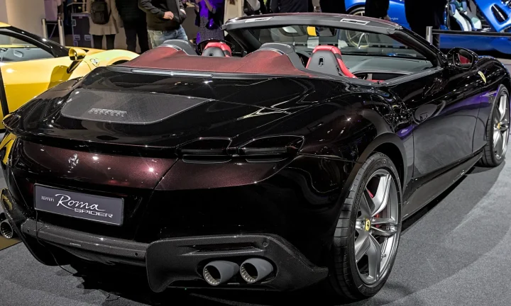 Photo réelle d’une Ferrari Roma illustrant le guide d’achat belge