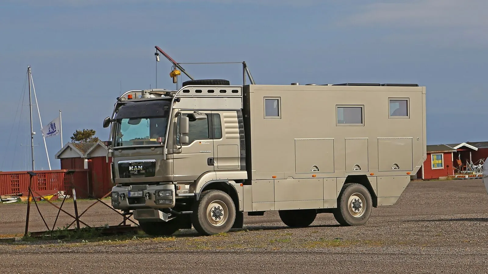 Camping-car réel photographié sur la route ou en stationnement pour « Financer l’achat de votre camping-car en Belgique : Options et conseils »