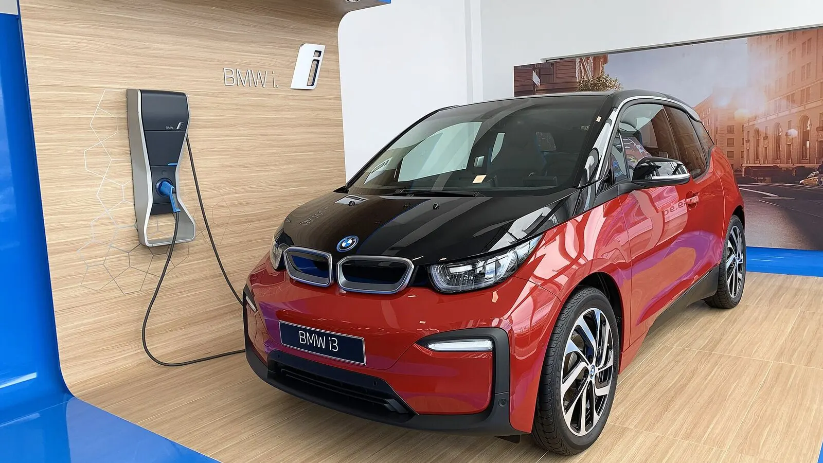 Voiture électrique réelle photographiée en extérieur pour « Fiscalité flamande et voitures électriques : comprendre les avantages »