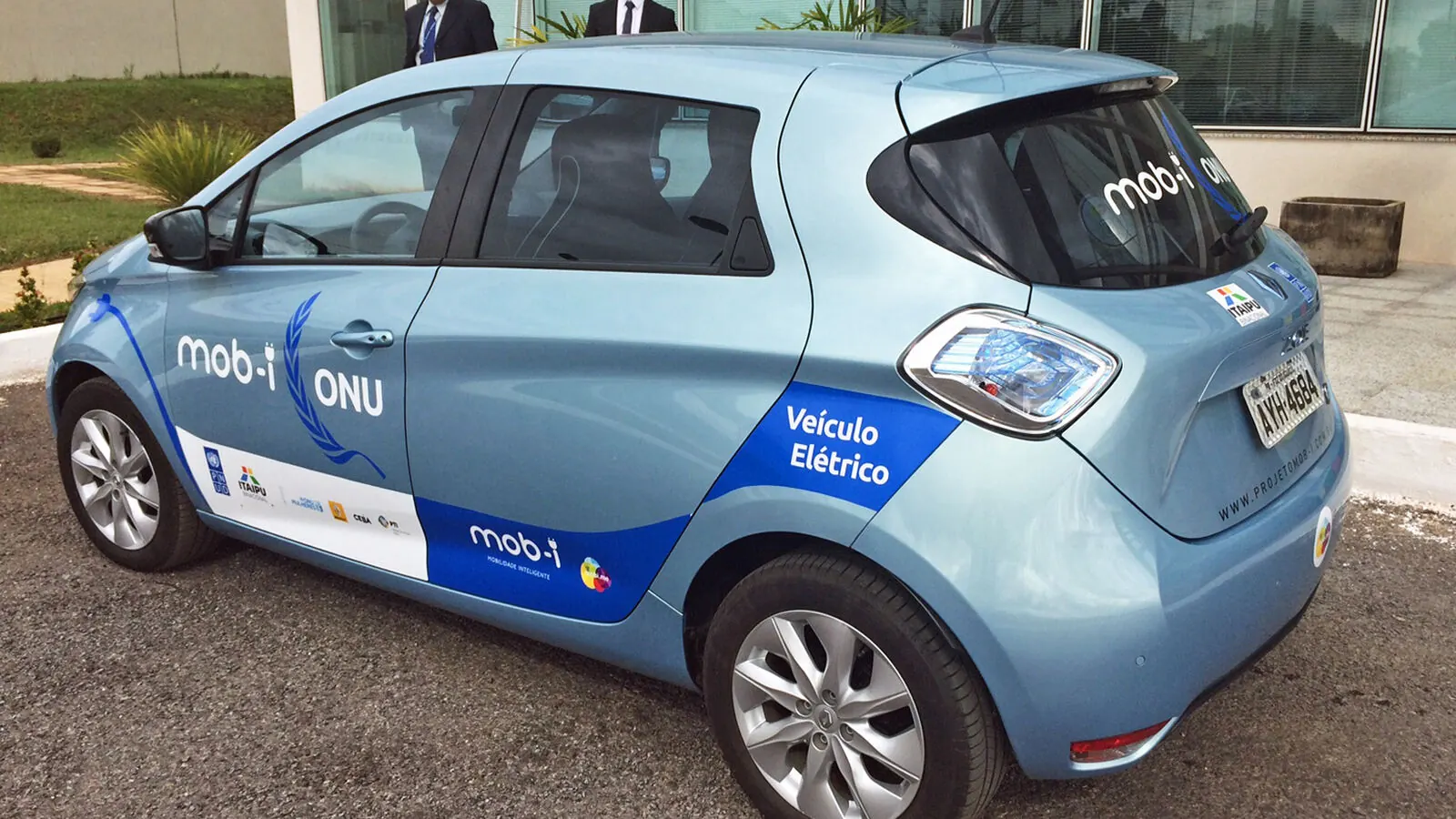 Voiture électrique réelle photographiée en extérieur pour « La Fiscalité des Voitures Électriques en Belgique : Impact par Modèle »