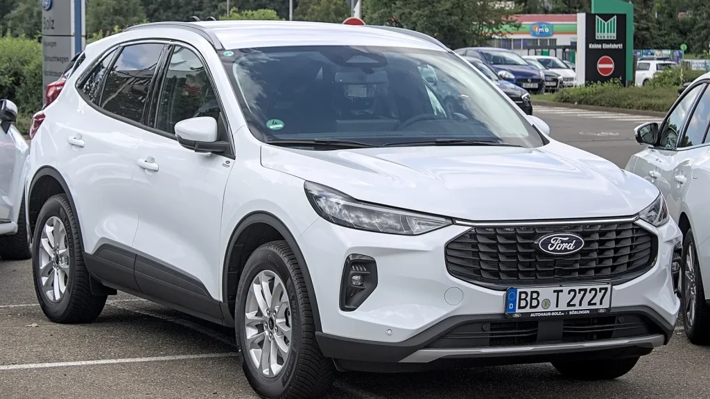Ford Kuga actuel photographié en extérieur