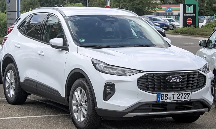 Ford Kuga actuel photographié en extérieur