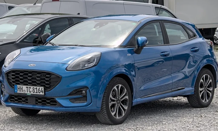 Photo réelle du modèle Ford Puma en extérieur