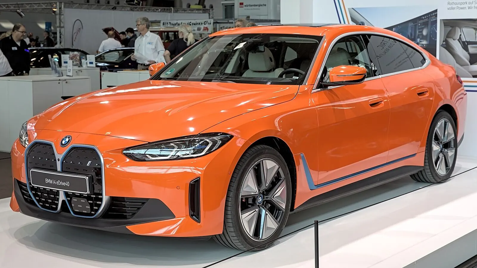 Voiture électrique réelle photographiée en extérieur pour « Frais de stationnement et avantages pour VE en Belgique : une analyse locale »