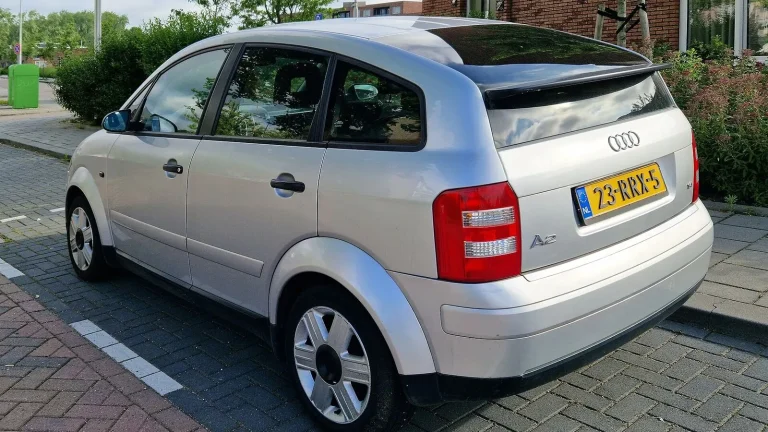 Voiture réelle photographiée en extérieur pour « La garantie légale sur les voitures d’occasion en Belgique : vos droits »