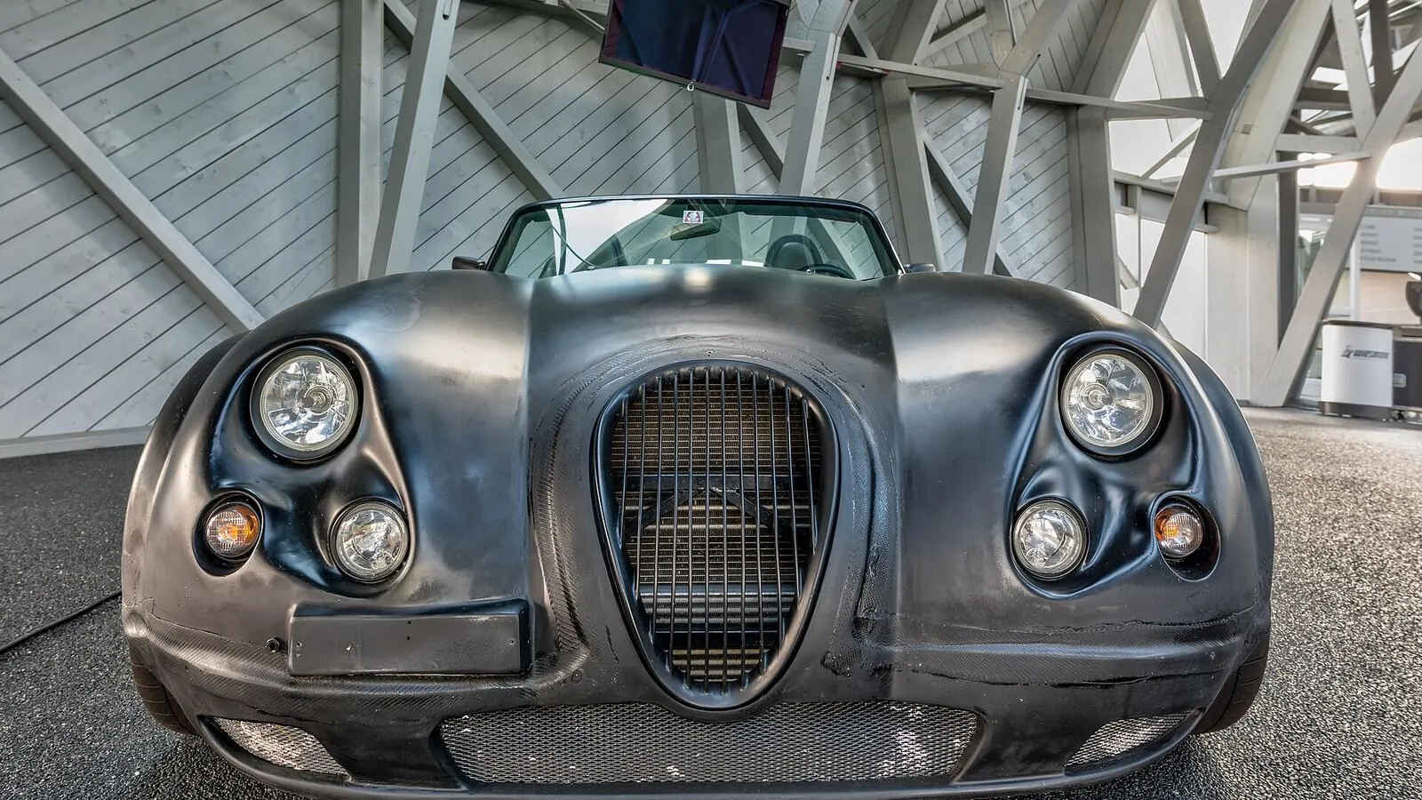 Voiture réelle photographiée en extérieur pour « Gérer les Questions des Acheteurs Potentiels: Préparation et Honnêteté »