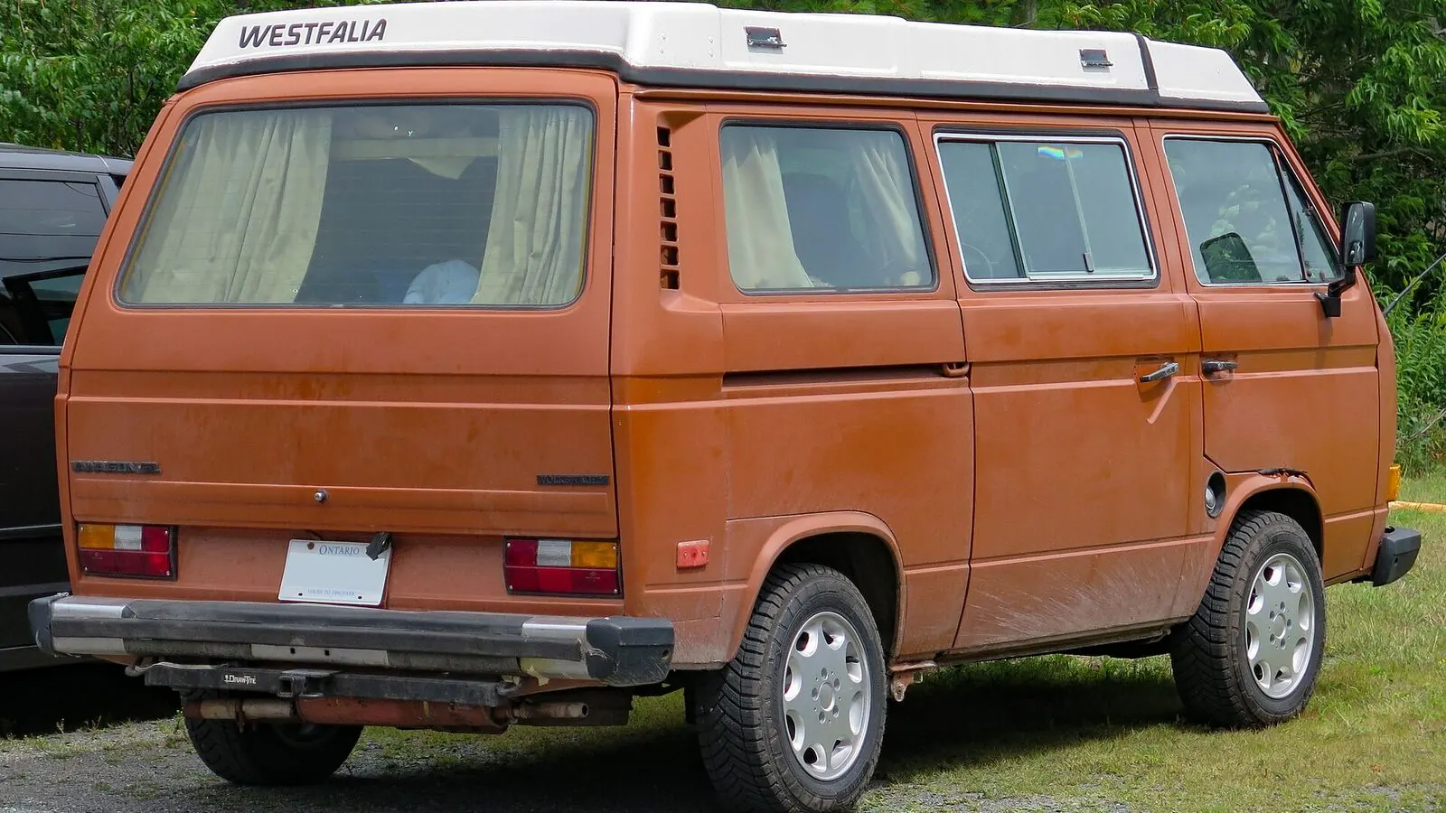 Camping-car réel photographié sur la route ou en stationnement pour « La Gestion de l’Eau et de l’Électricité en Camping-car en Belgique : Astuces des Expérime… »