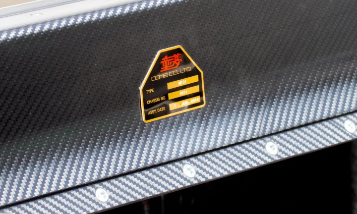 Plaque portant le numéro d’identification VIN d’une voiture