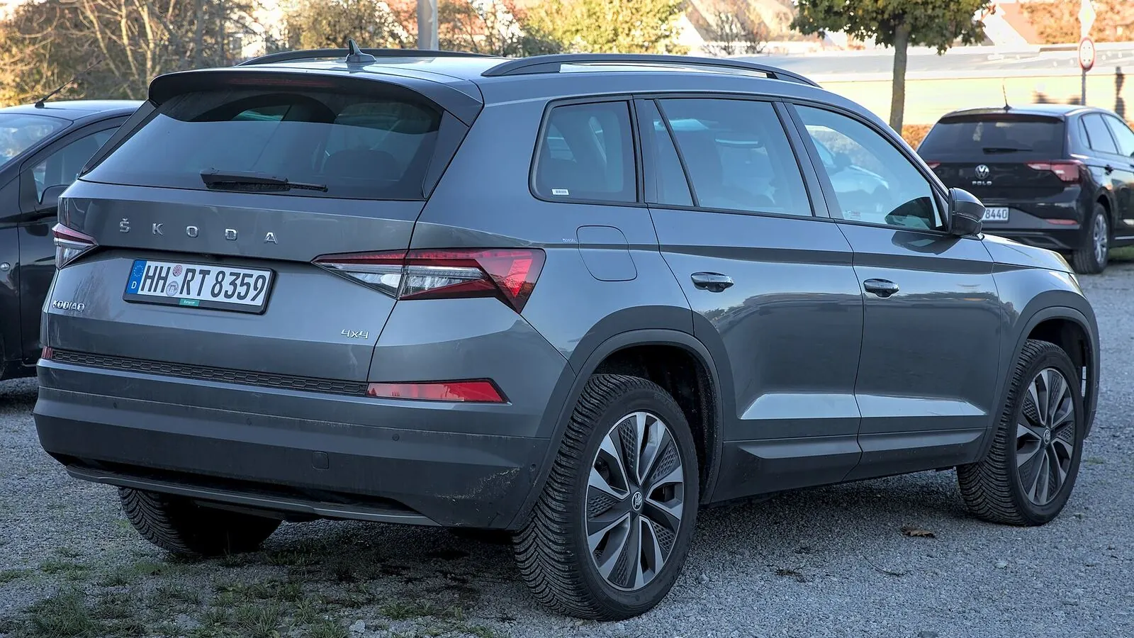 Voiture réelle photographiée en extérieur pour « L’Hiver en Camping-car en Belgique : Préparer son Véhicule et Profiter de la Saison Froide »