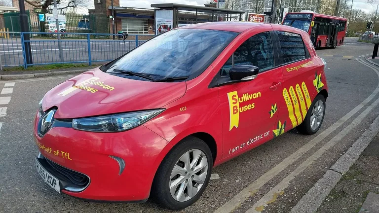 Voiture électrique réelle photographiée en extérieur pour « Hybride d’Occasion vs. Électrique d’Occasion: Lequel Choisir en Belgique? »