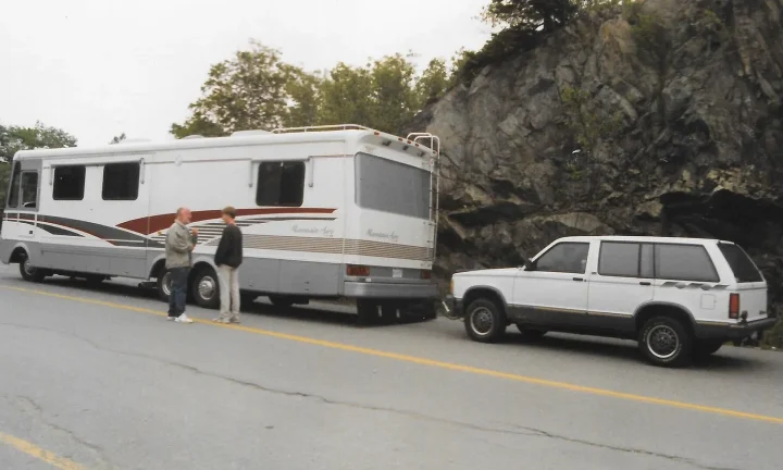Camping-car réel photographié sur la route ou en stationnement pour « Immatriculation et Taxes de Circulation pour Camping-car Belge : Le Guide »