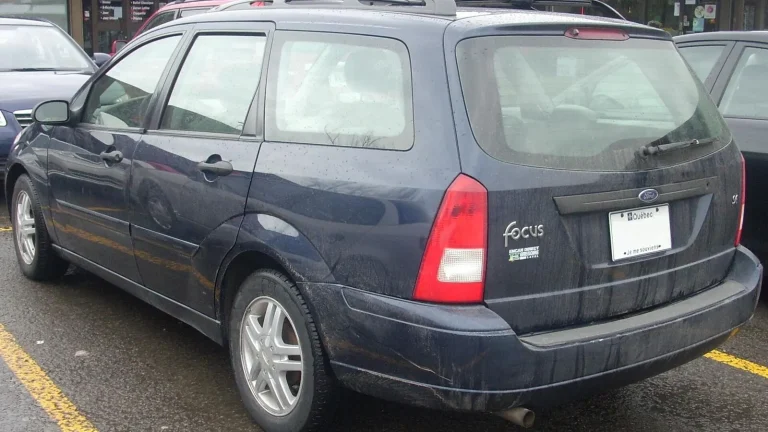 Voiture réelle photographiée en extérieur pour « Immatriculer une Voiture d’Occasion en Belgique : Démarches et Documents »