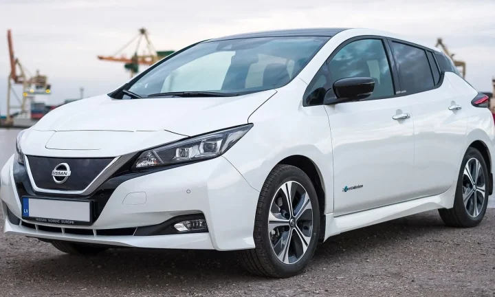 Voiture électrique réelle photographiée en extérieur pour « L’impact des aides gouvernementales sur le prix d’achat d’un VE en Belgique »