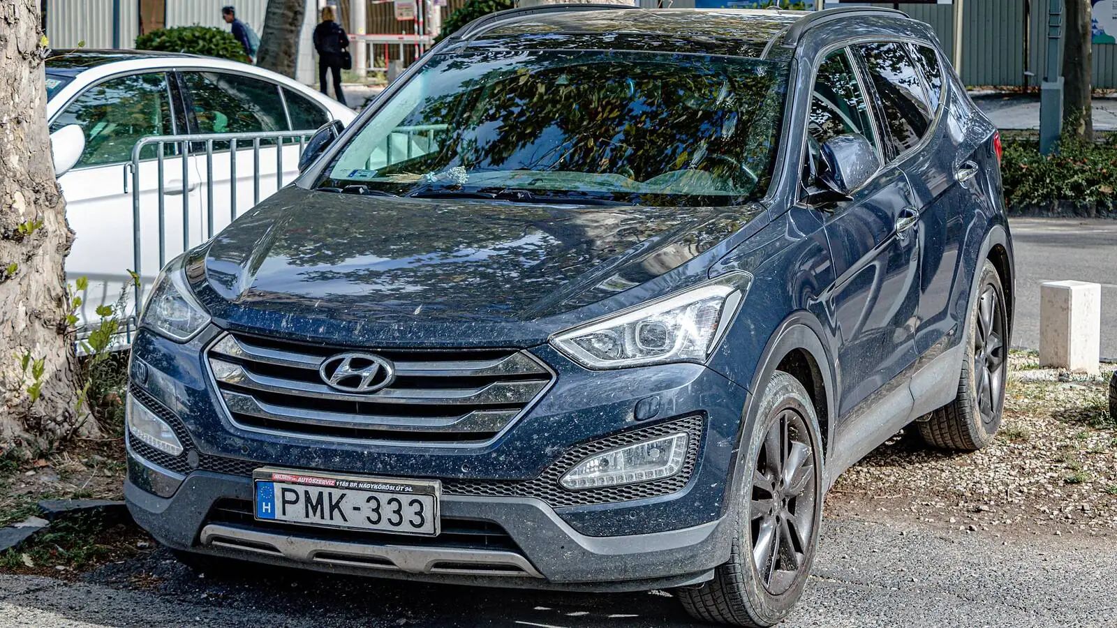 Voitures réelles photographiées dans un contexte de vente automobile pour « Vendre sa Voiture en Belgique : Les Impacts Fiscaux et Légaux »
