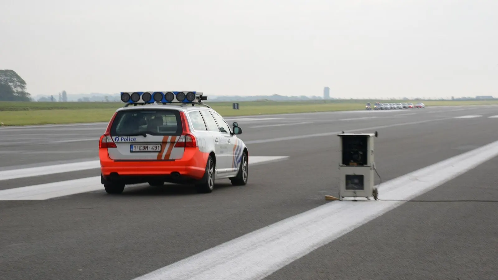 Voiture réelle photographiée dans un contexte de démarches automobiles pour « L’importance du Car-Pass pour l’achat de voiture d’occasion en Belgique »