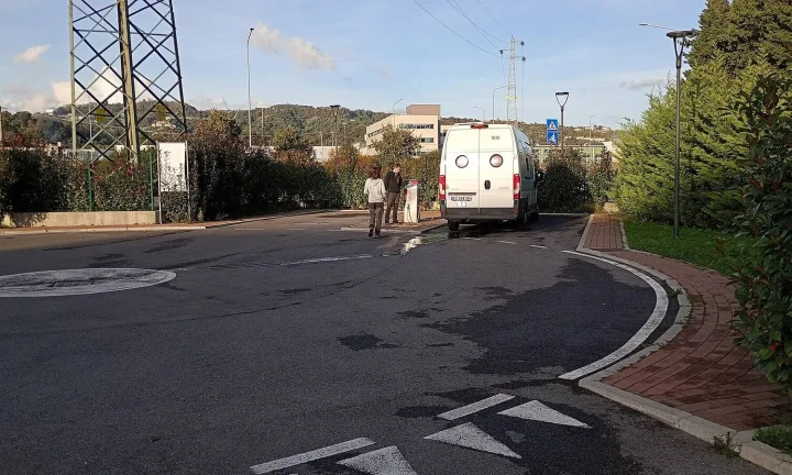 Camping-car réel photographié sur la route ou en stationnement pour « Importation d’un Camping-car en Belgique : Formalités Douanières et Administratives »