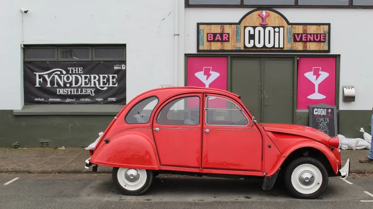 Voiture réelle photographiée en extérieur pour « Inspection Extérieure d’une Voiture d’Occasion : Ce qu’il Faut Regarder »
