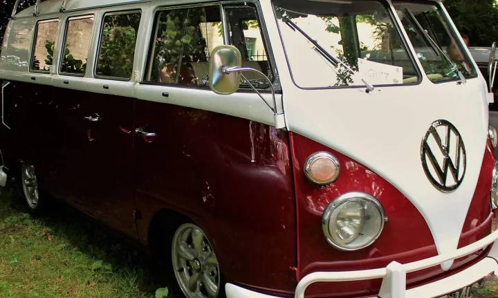 Camping-car réel photographié sur la route ou en stationnement pour « Itinéraire gourmand en camping-car : La Belgique des saveurs locales »