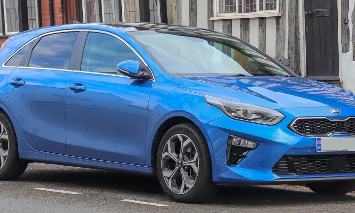 Kia Ceed de troisième génération photographiée de trois quarts avant