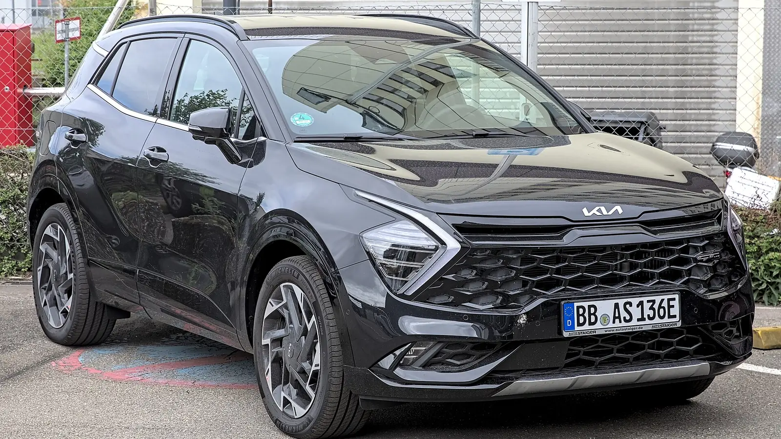 Kia Sportage de cinquième génération photographié de trois quarts avant