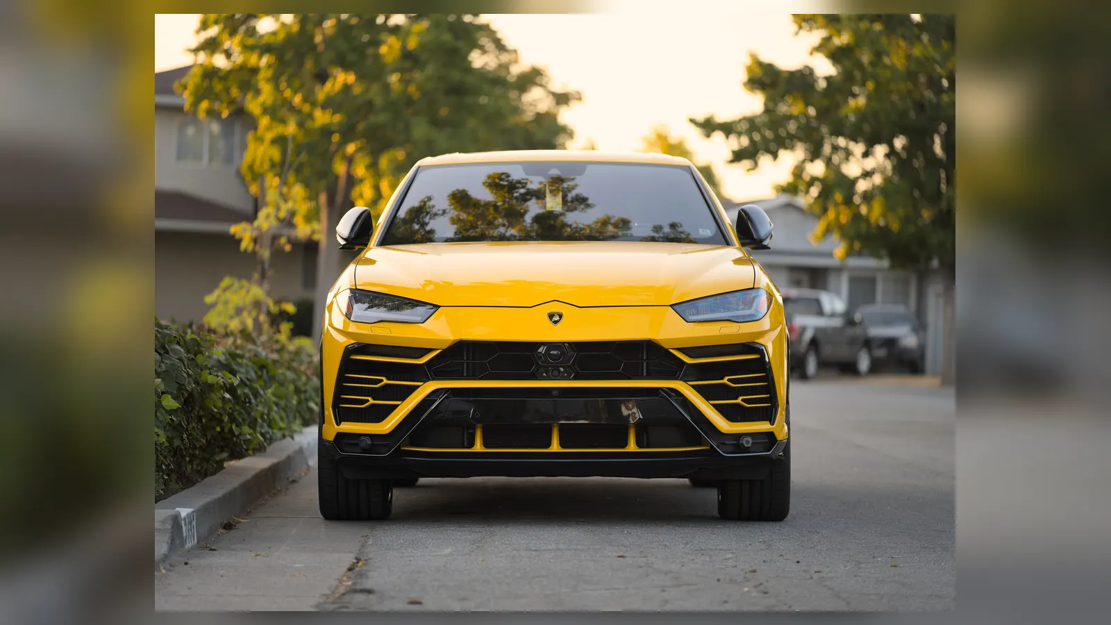 Photo réelle d’une Lamborghini Urus illustrant le guide d’achat belge