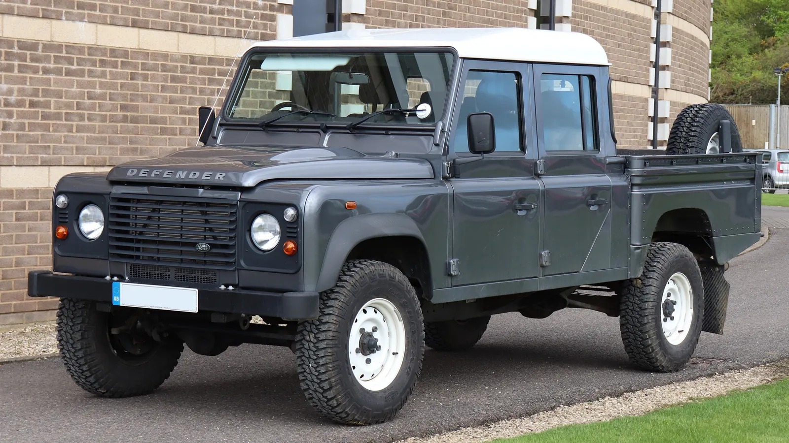 Photo réelle d’une Land Rover Defender illustrant le guide d’achat belge
